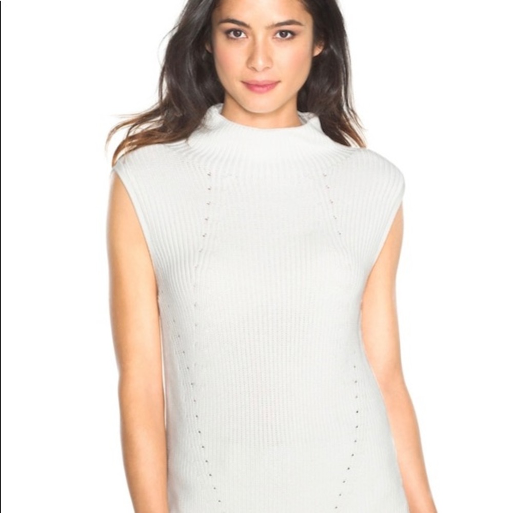SLEEVELESS MOCK-NECK SWEATER size medium